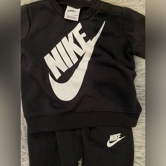 Nike 2 Piece set. (Sweater & Sweat pants) size 12M - Picture 2 of 6